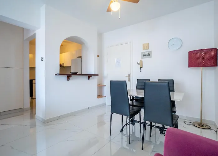 Elena 1b, Center, Pool, Walk To The Lejlighed