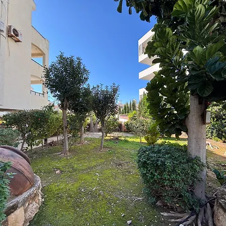 Apartamento Elena 1b, Center, Pool, Walk To The Pafos