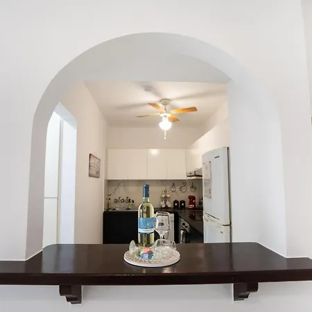 Apartment Elena 1b, Center, Pool, Walk To The Paphos