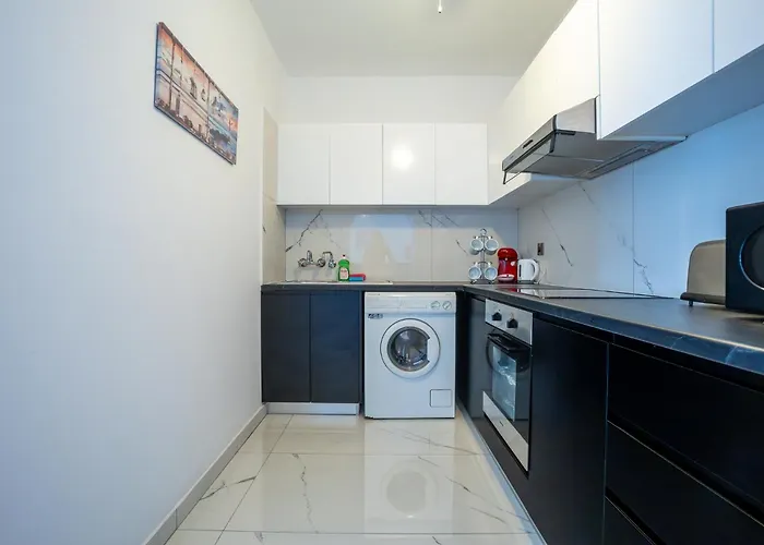 Elena 1b, Center, Pool, Walk To The Πάφος